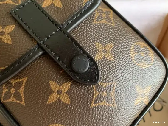 Wearable VUITTON LOUIS Christopher Wallet 0419